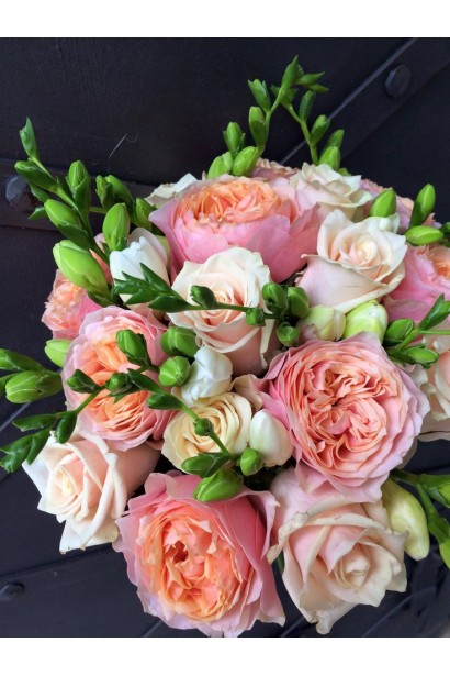 Троянда Вувузела у флористичній композиції